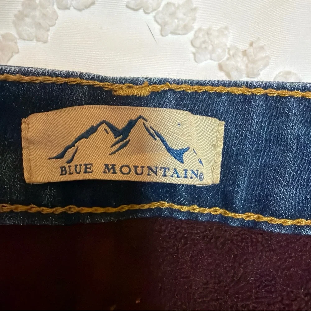 Blue Mountain Women's size 6 Fleece Lined Med Wash Straight Leg Jeans - Picture 4 of 11